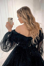 Exquisito vestido de fiesta negro largo en forma de A hasta los tobillos con hombros descubiertos y mangas largas