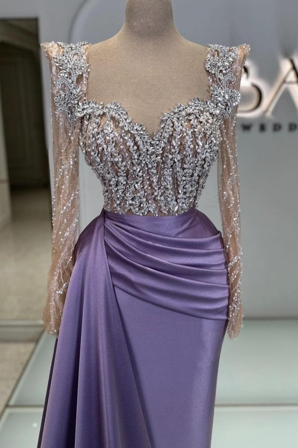 Extravagantes langes lila Ballkleid mit Perlen und Spitze und Pailletten und langen Ärmeln