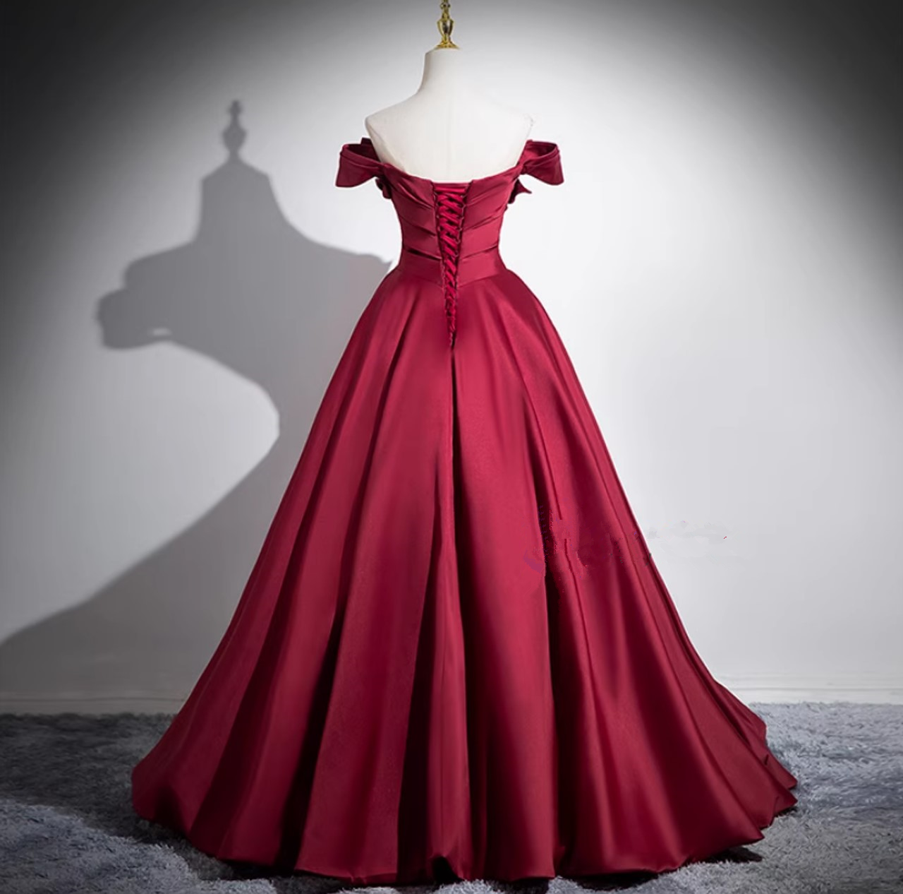 Mode Burgund Satin Falten Ballkleid A-Linie Elegantes Ballkleid Y7661