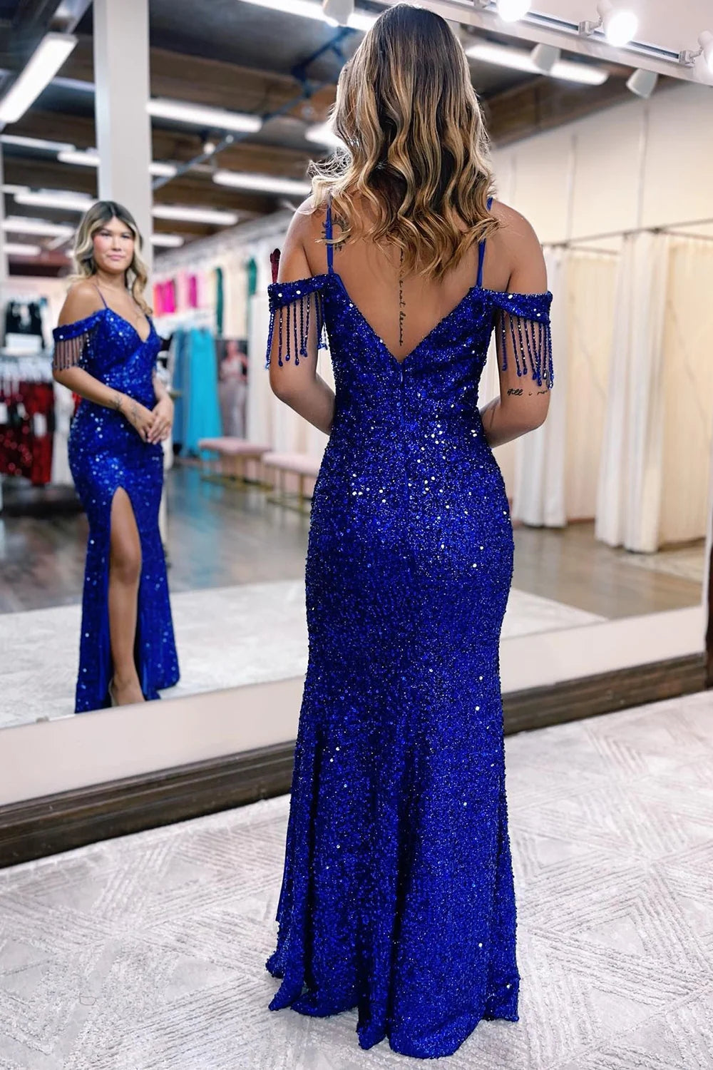 Edith | Vestido de fiesta de sirena con hombros descubiertos, lentejuelas y flecos