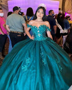 Vestido de quinceañera verde de tul con hombros descubiertos Y290