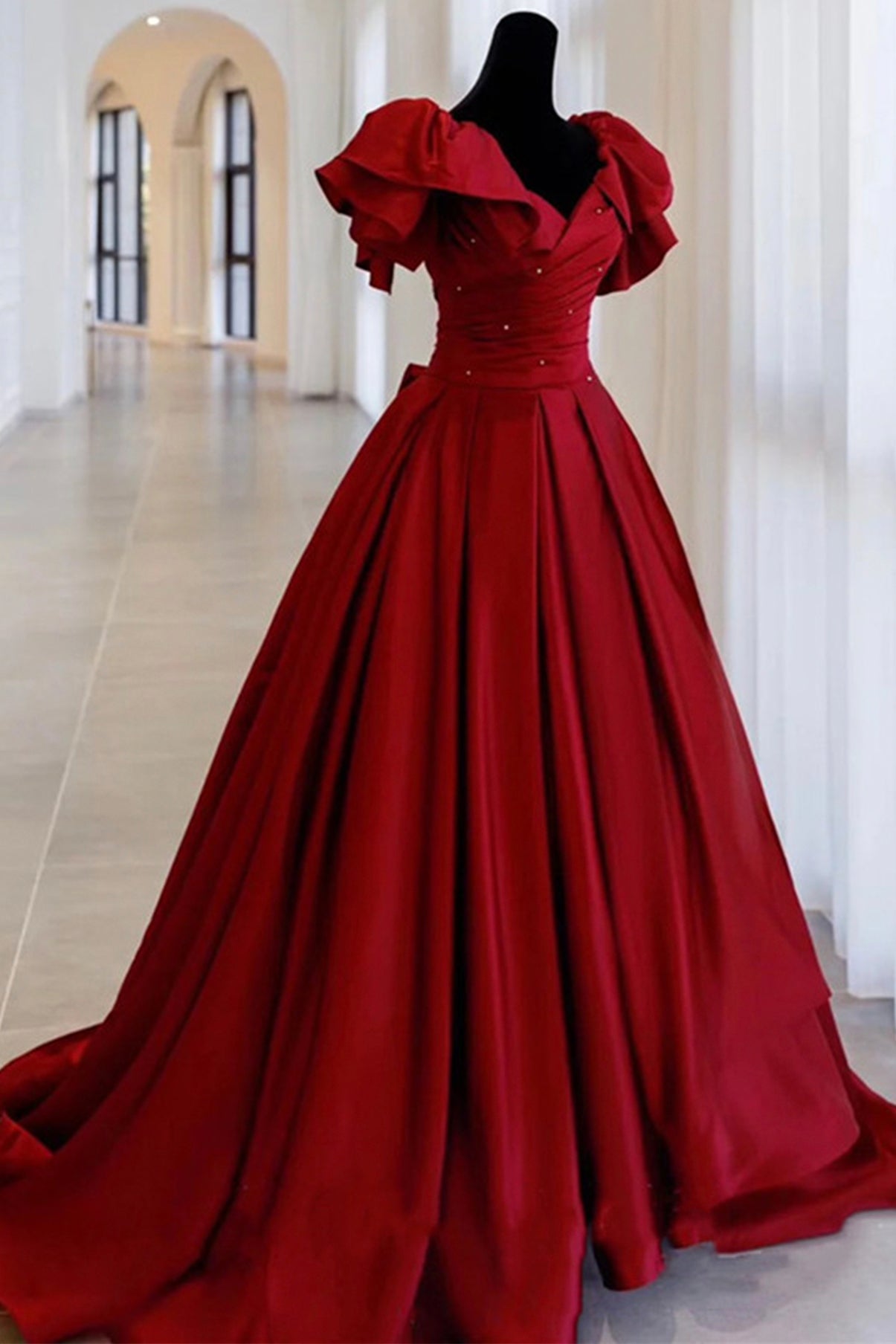 Vestido de noche largo de satén burdeos con corte A Y518