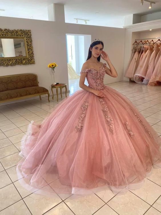 Vestidos de quinceañera rosas con apliques de encaje y hombros descubiertos Y469