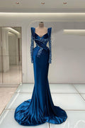 Königsblaues Meerjungfrau-Ballkleid mit eleganten langen Ärmeln und funkelnder Perlenstickerei 