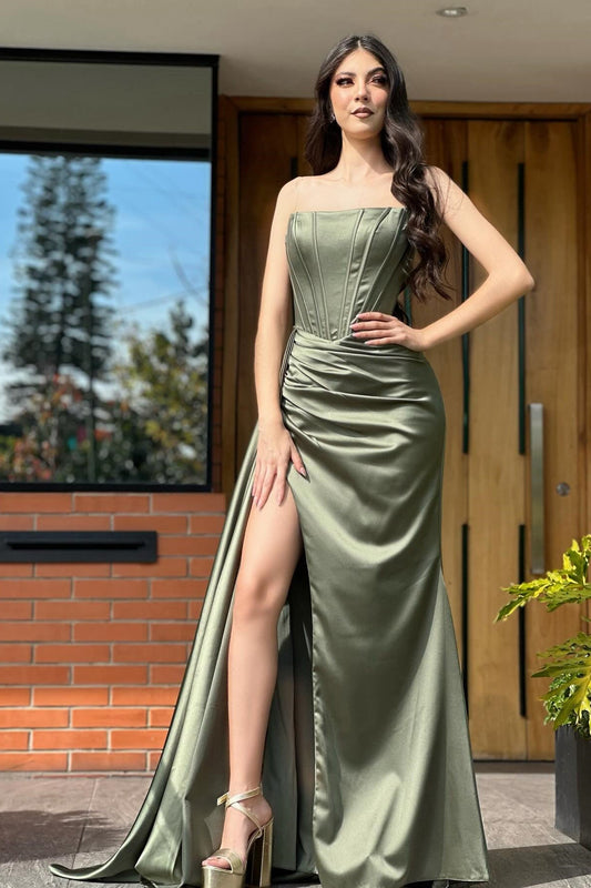 Fabelhafte Spalte Satin Trägerlosen Ärmellosen Ballkleider Mit Rüschen Split