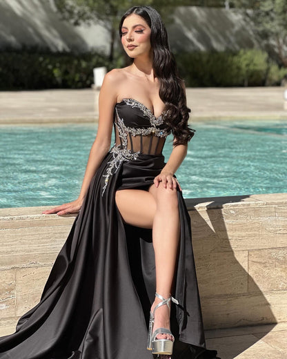 Fabelhafte Spalte Tüll Satin Sweetheart Ärmelloses Ballkleid mit Rüschen Split