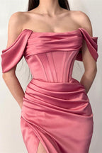 Fabuloso vestido de fiesta de satén estilo sirena con hombros descubiertos y abertura hasta el suelo