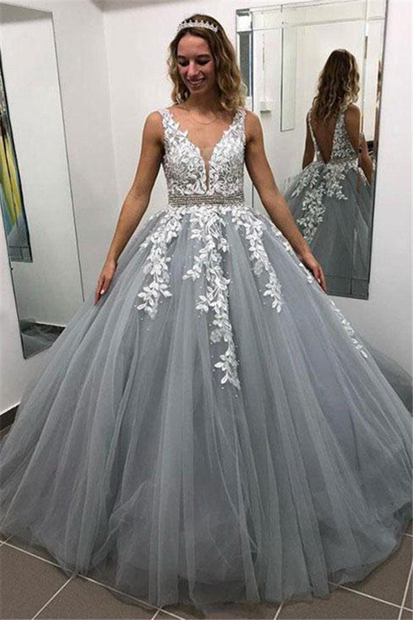 Fabelhaftes langes rückenfreies Ballkleid aus Tüll in A-Linie mit V-Ausschnitt und Spaghettiträgern