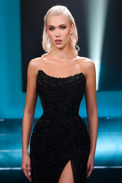 Fabelhaftes langes schwarzes trägerloses sexy Pailletten-Ballkleid mit Schlitz
