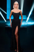 Fabelhaftes langes schwarzes trägerloses sexy Pailletten-Ballkleid mit Schlitz