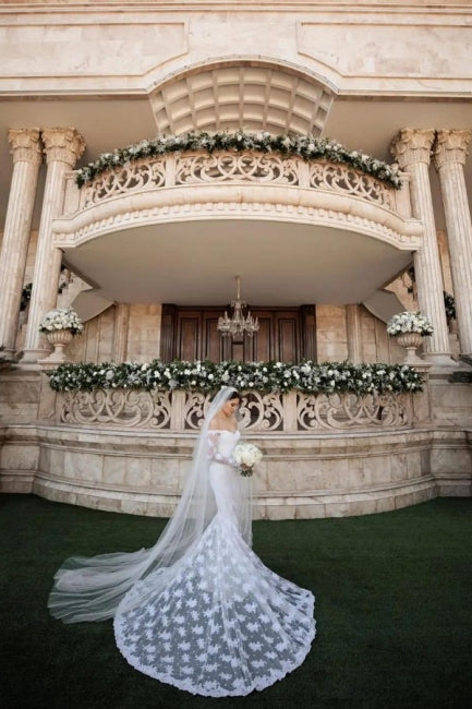 Fabulous Off-the-shoulder Long-Sleeve Mermaid Floor-Length Lace Wedding Dresses with Chapel Train