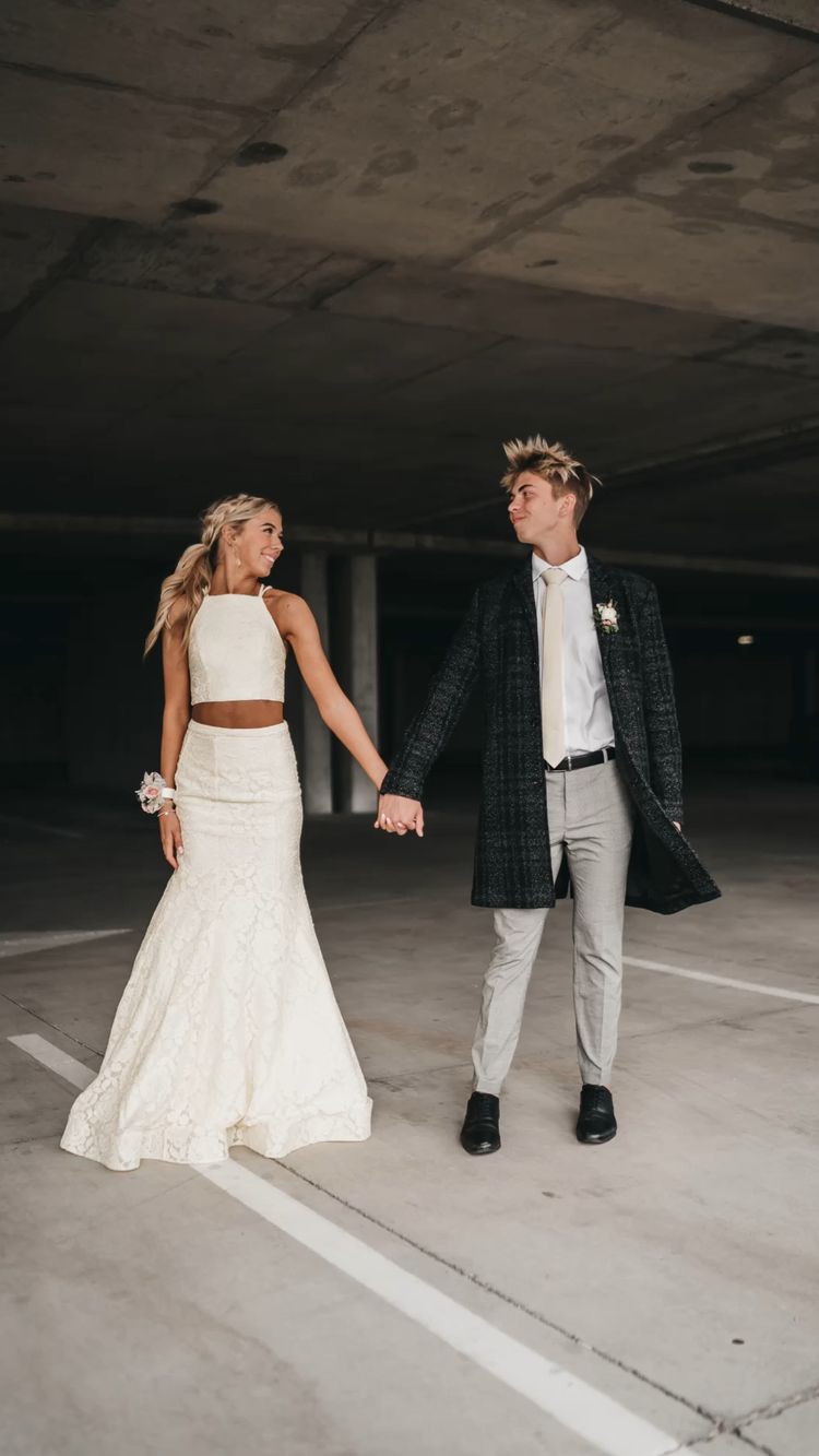 Vestido de fiesta elegante de dos piezas con corte sirena y encaje blanco Y489