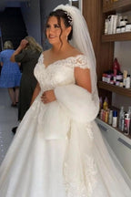Modische A-Linie Off-Shoulder Brautkleider mit Spitze