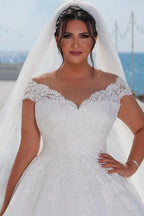 Modische A-Linie Off-Shoulder Brautkleider mit Spitze