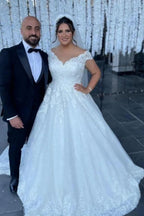 Modische A-Linie Off-Shoulder Brautkleider mit Spitze