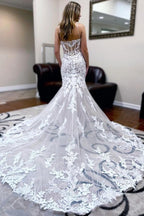Vestidos de novia de encaje sirena sin mangas y con joya de moda