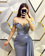 Vestido de fiesta largo de sirena con hombros descubiertos, lentejuelas y volantes