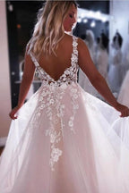 Modisches A-Linien-Brautkleid mit V-Ausschnitt und Spitze