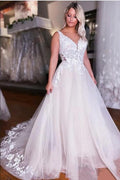 Modisches A-Linien-Brautkleid mit V-Ausschnitt und Spitze