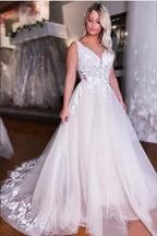 Modisches A-Linien-Brautkleid mit V-Ausschnitt und Spitze