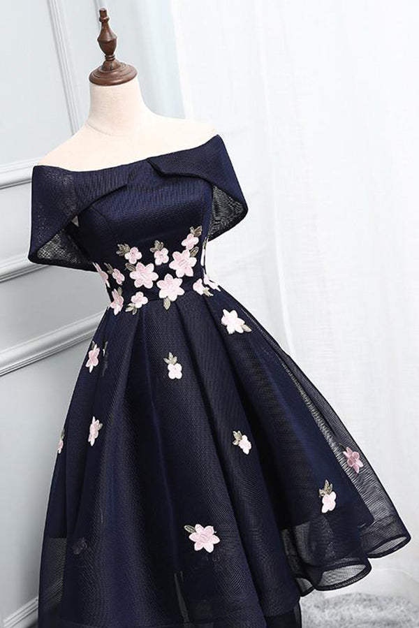 Elegante vestido de fiesta azul marino con apliques, corte A, hombros descubiertos, encaje y corte alto bajo 