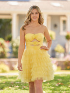 Feben | Vestido corto de fiesta de tul con volantes escalonados, sin tirantes y con flores