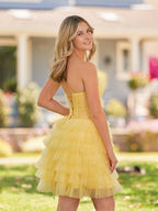 Feben | Vestido corto de fiesta de tul con volantes escalonados, sin tirantes y con flores