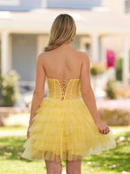 Feben | Vestido corto de fiesta de tul con volantes escalonados, sin tirantes y con flores