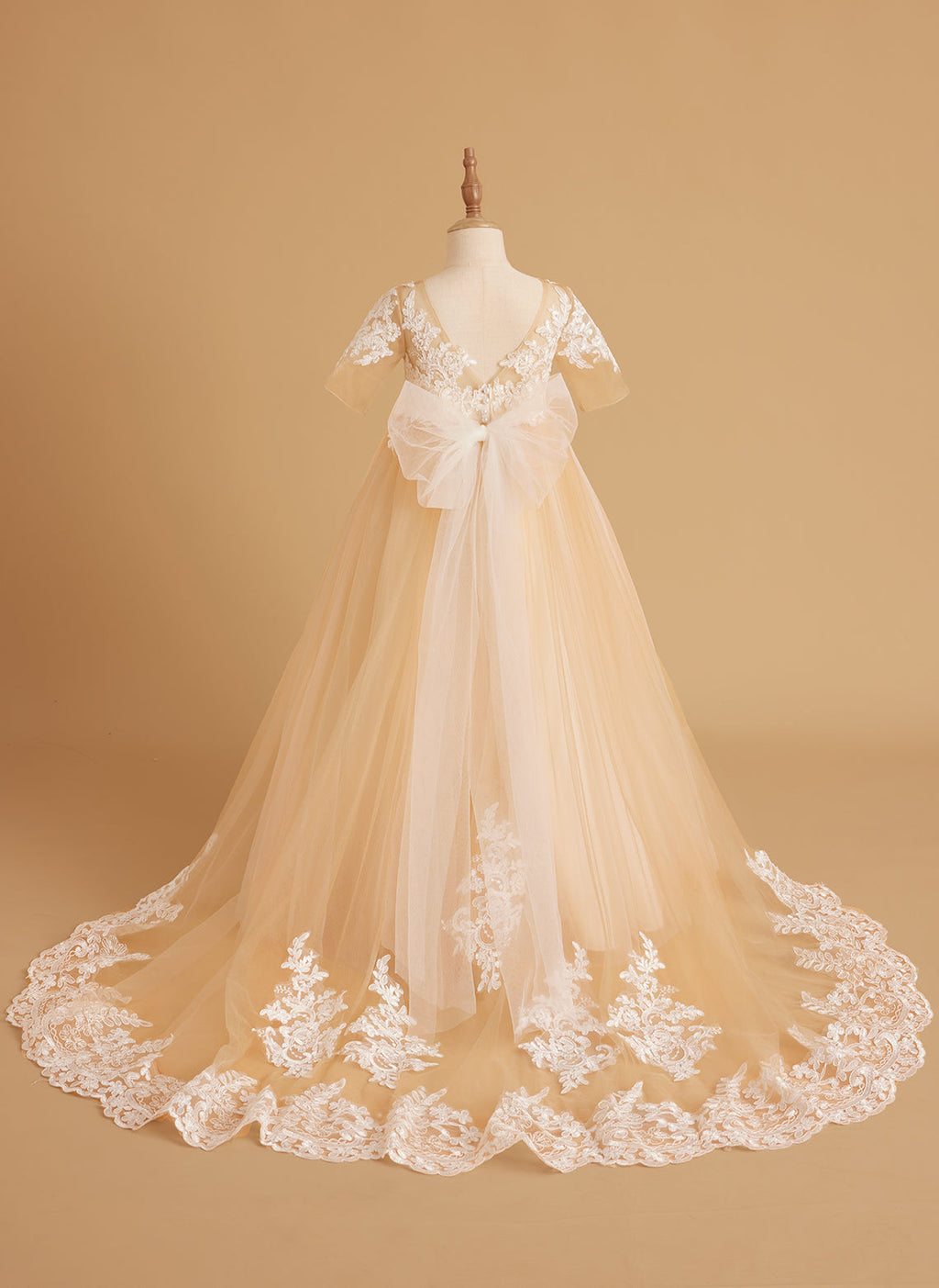 Prinzessinnen-Ballkleid für Mädchen mit Spitzendetails 