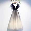 Blaues kurzes Homecoming-Kleid aus Samtoberteil und Tüll mit V-Ausschnitt, S98