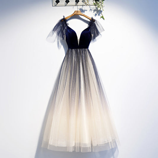Blaues kurzes Homecoming-Kleid aus Samtoberteil und Tüll mit V-Ausschnitt, S98