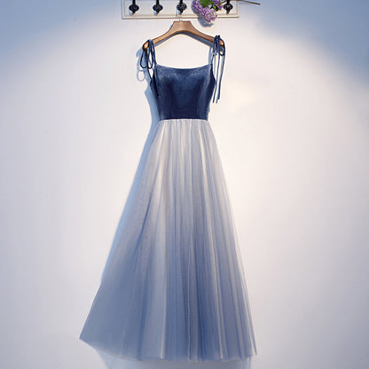 Kurzes Homecoming-Kleid aus blauem Samttüll s99