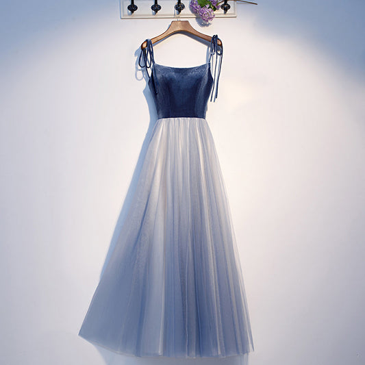 Kurzes Homecoming-Kleid aus blauem Samttüll s99