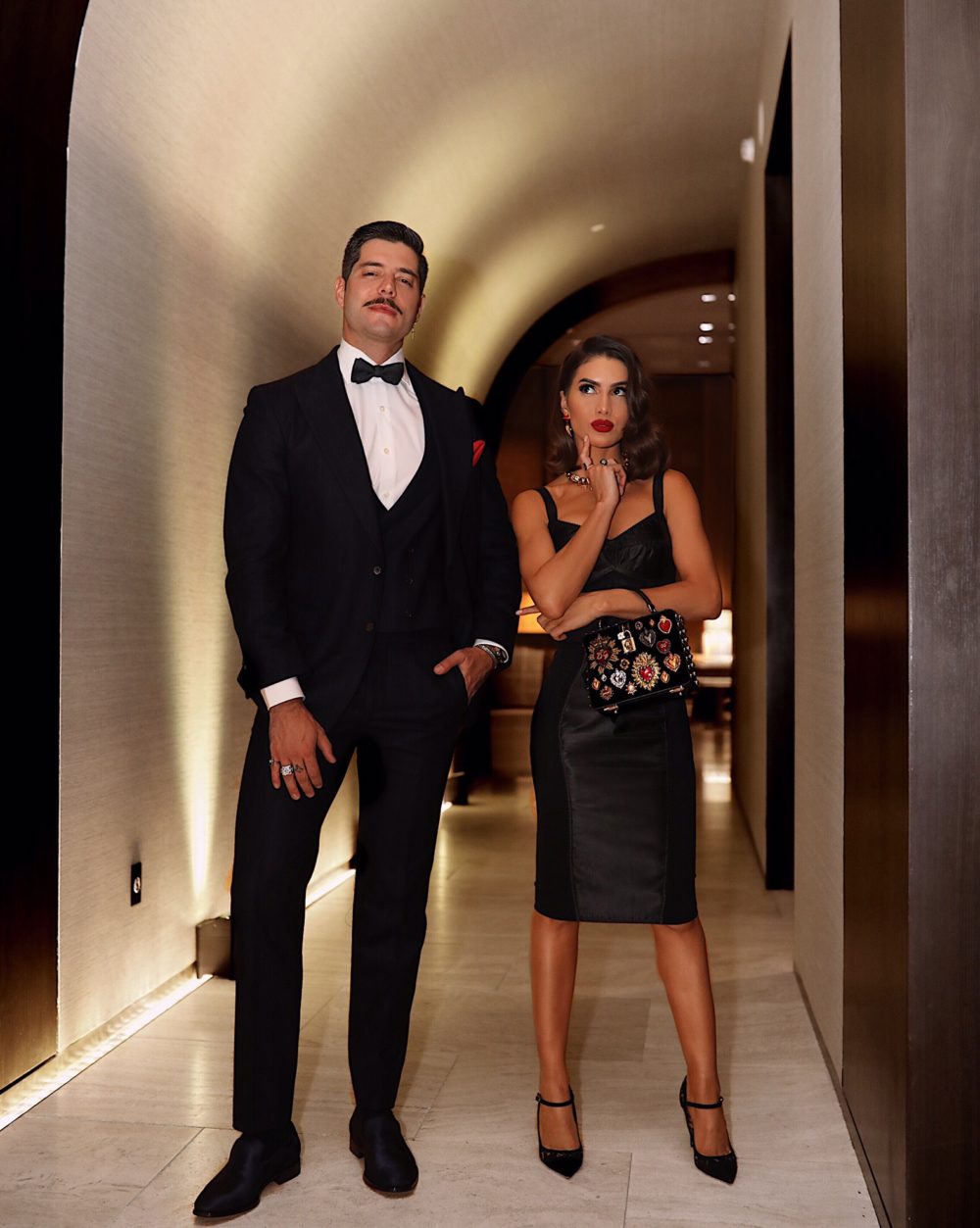 Vestidos negros cortos sexys ajustados con escote en V y espalda descubierta, vestidos de fiesta de noche cortos, vestido negro de regreso a casa Y1330