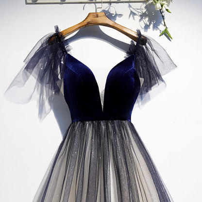 Blaues kurzes Homecoming-Kleid aus Samtoberteil und Tüll mit V-Ausschnitt, S98