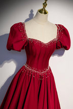 Vestido de noche largo de satén con corte en A en color burdeos talla 85