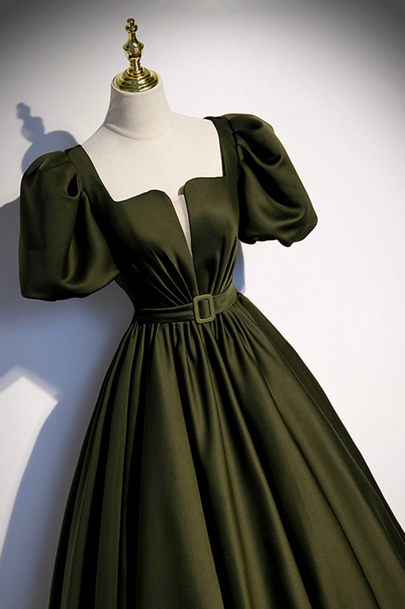 Vestido de fiesta largo de satén verde, corte A, talla 87