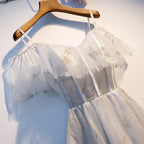 Bonito vestido corto de tul gris para la fiesta de bienvenida s96