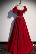 Vestido de noche largo de satén con corte en A en color burdeos talla 85