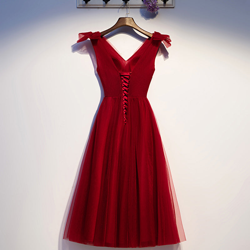 Burgunderrotes, kurzes Homecoming-Kleid aus Tüll mit V-Ausschnitt, S95