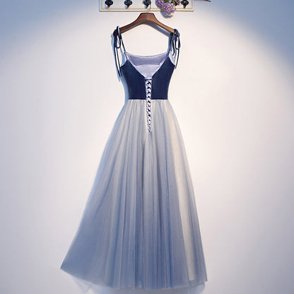 Kurzes Homecoming-Kleid aus blauem Samttüll s99