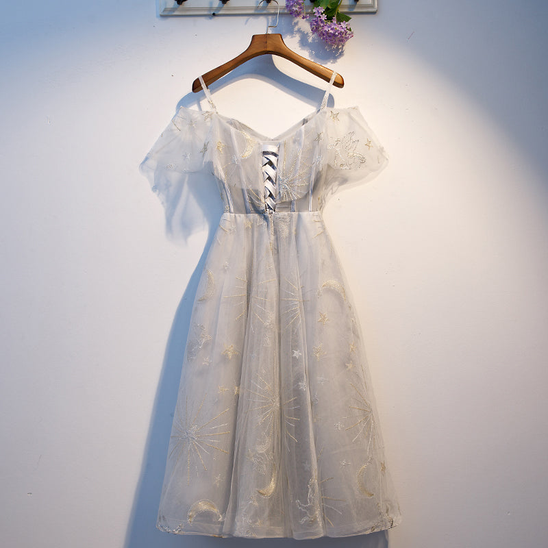 Bonito vestido corto de tul gris para la fiesta de bienvenida s96