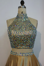 Bodenlanges A-Linien-Zweiteiler-Neckholder-Ballkleid mit Kristallen