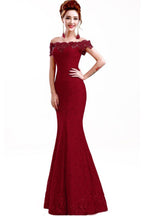 Vestidos de dama de honor con hombros descubiertos y encaje de sirena hasta el suelo