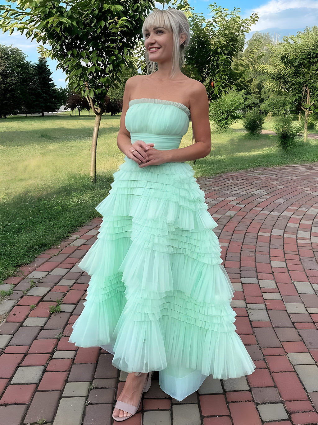 Flovencia| Vestido de fiesta verde menta sin tirantes de tul con volantes escalonados y corte asimétrico