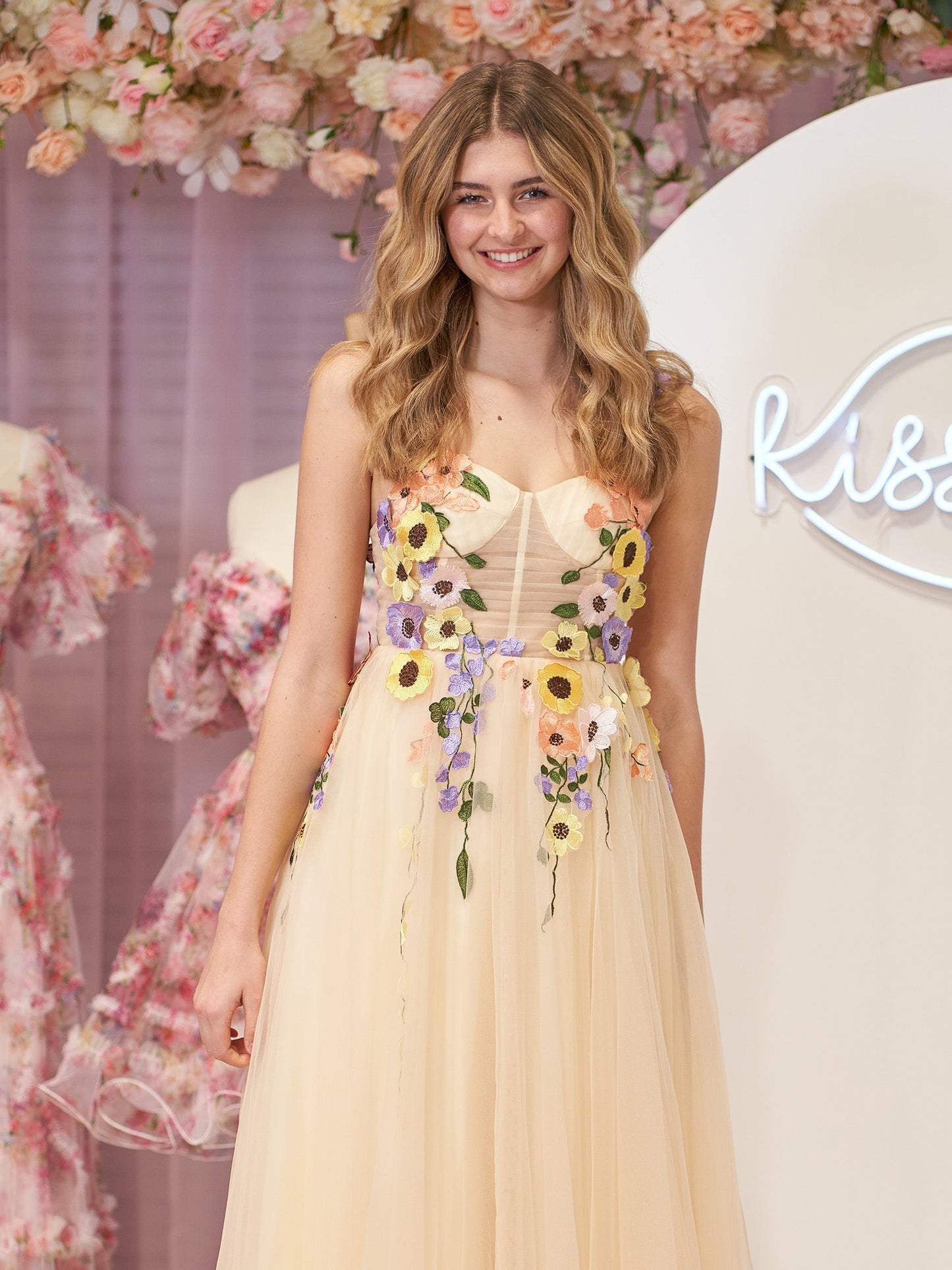 Vestidos de fiesta de tul con flores 3D y longitud hasta la rodilla