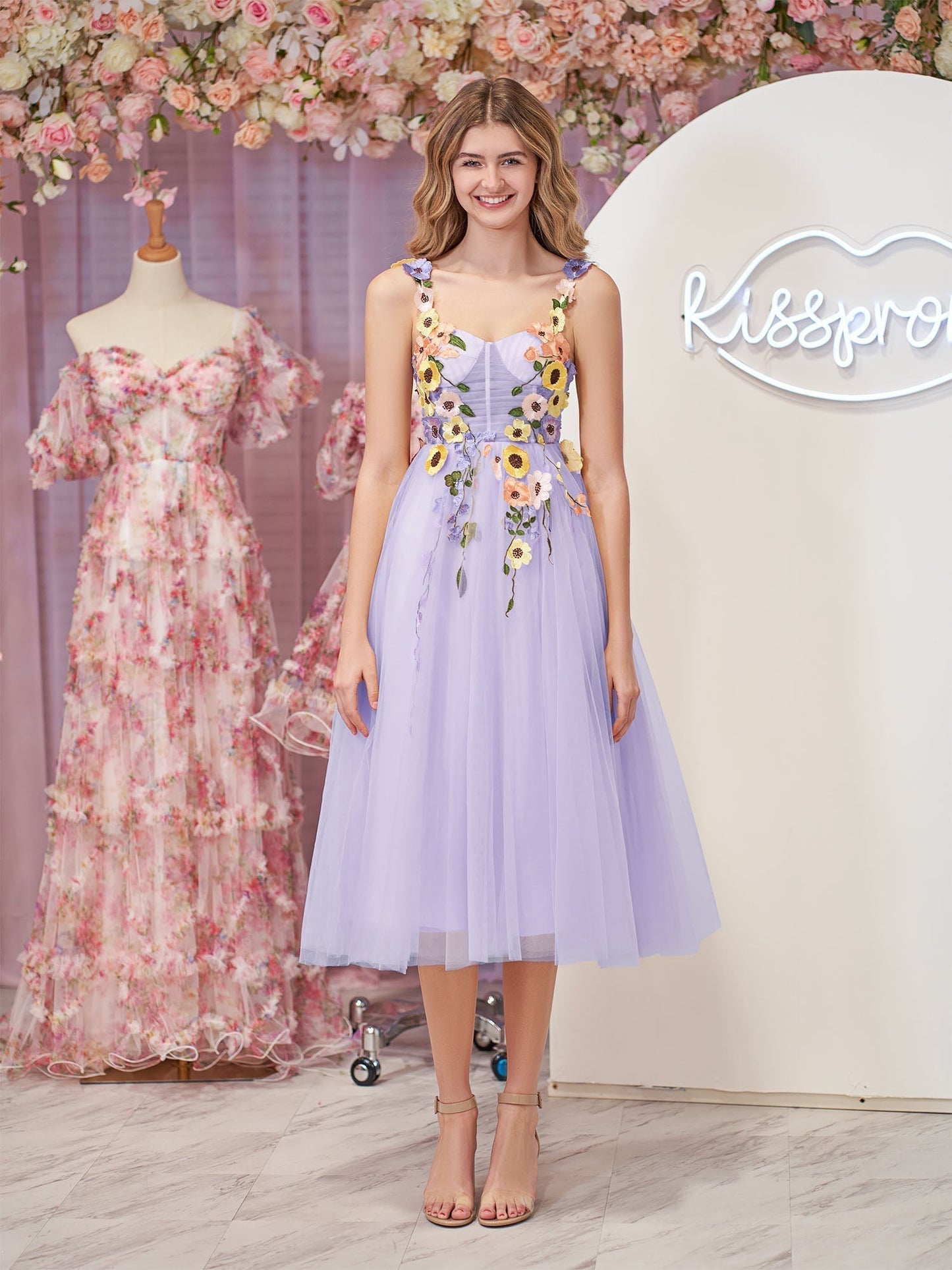 Vestidos de fiesta de tul con flores 3D y longitud hasta la rodilla