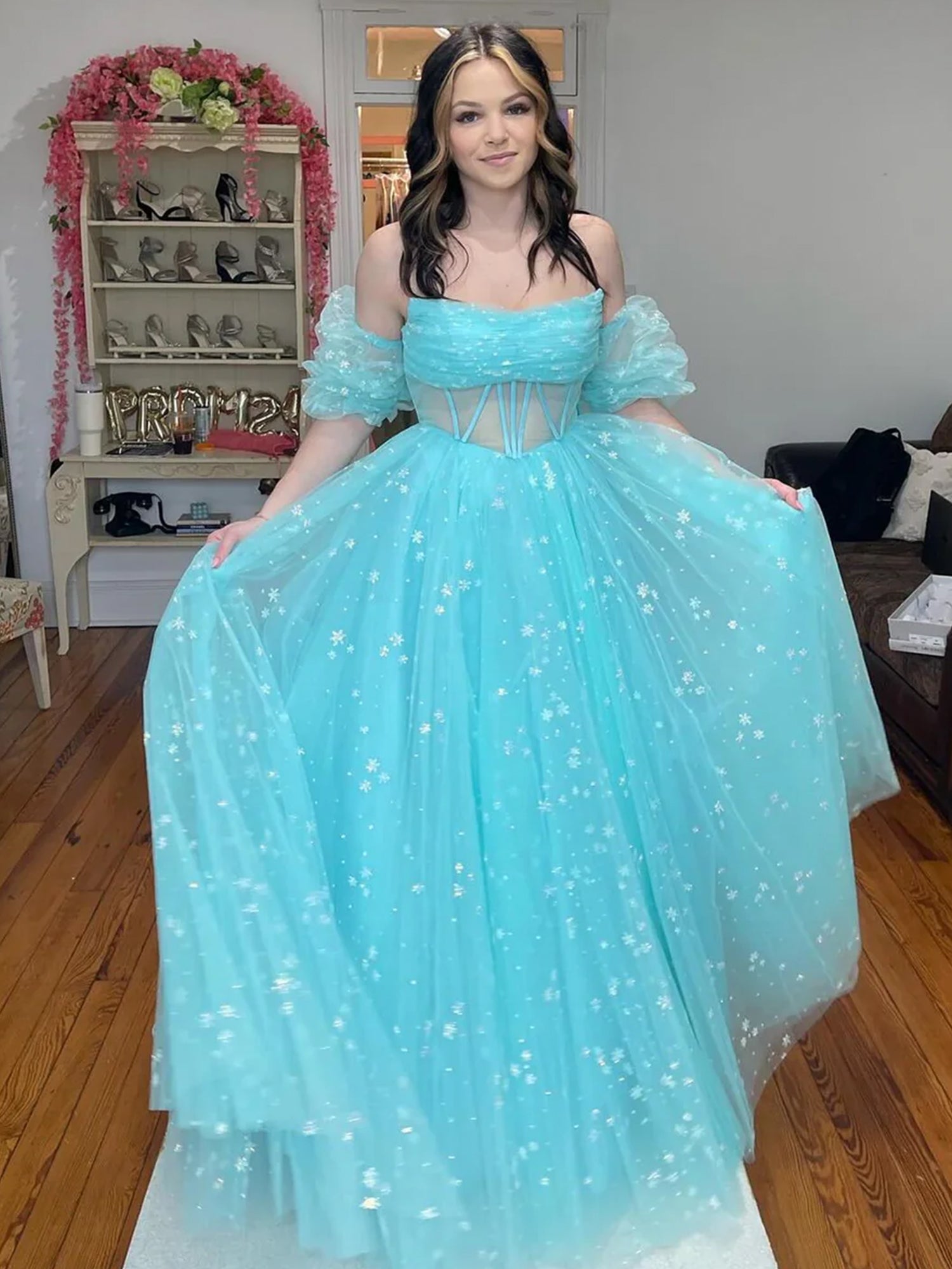 Francis | Vestido de fiesta largo de tul azul agua sin tirantes, corte A, con estrellas