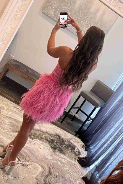 Amina | Vestido de fiesta con falda de plumas y encaje con escote en forma de corazón