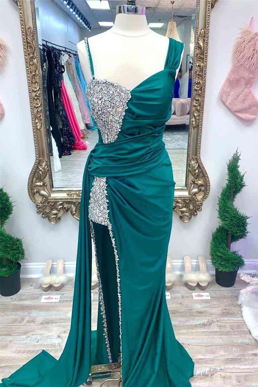 Kaydence | Elegante vestido largo asimétrico fucsia con cuentas